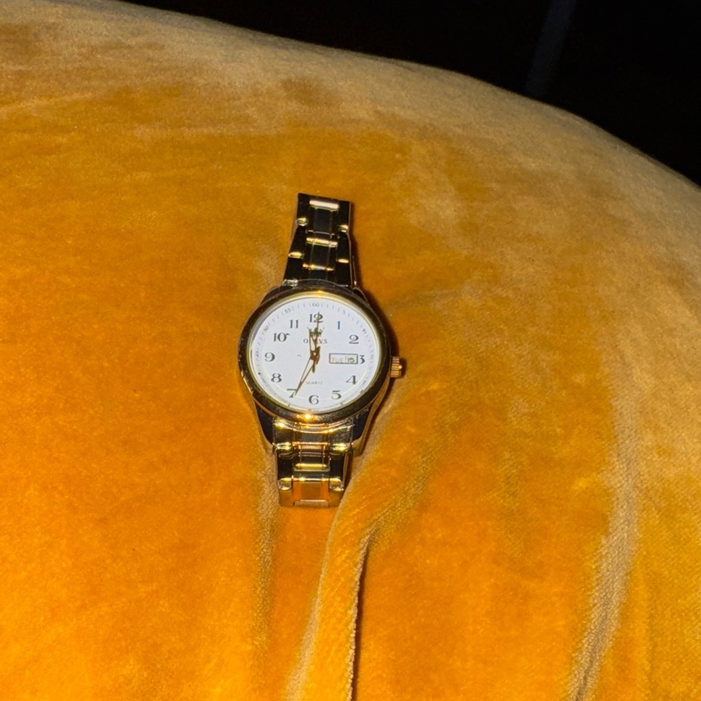 NWOT OLEVS Quartz Women’s Watch